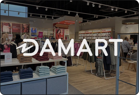 Portada del caso de éxito de Damart con el logotipo de Damart sobre una tienda